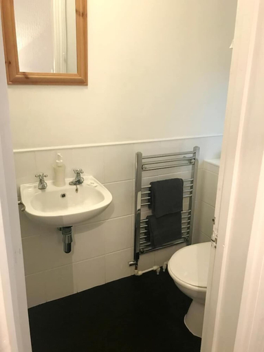 Bathroom 4, Bridgeside Guest House, Cornwall