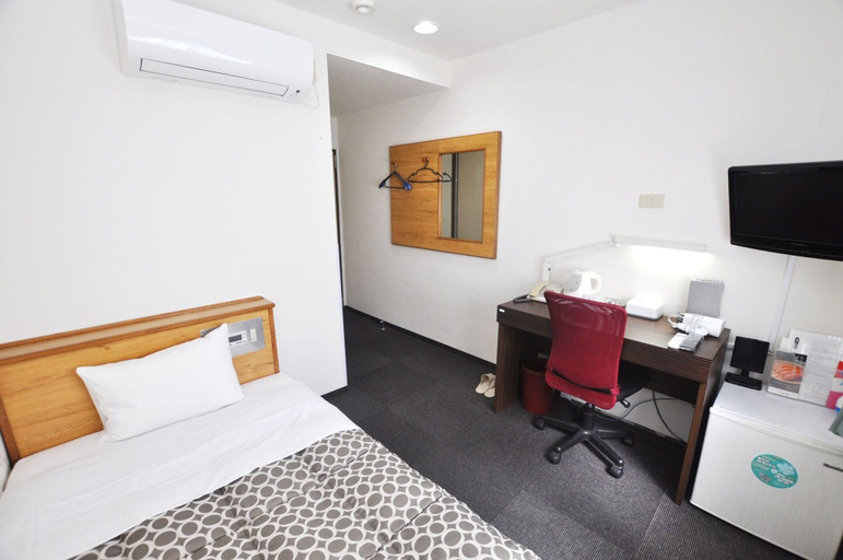 Bedroom 3, Futsukaichi Green Hotel, Chikushino