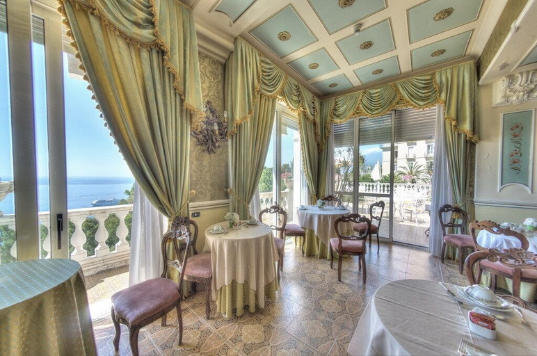 Food & Drinks, Hotel Villa Riis, Messina