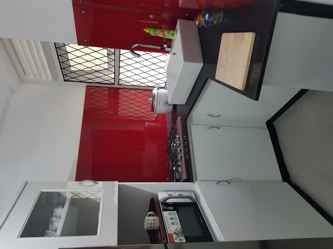 Others 4, Manning Apartment, Thimbirigasyaya