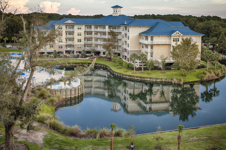 Exterior & Views