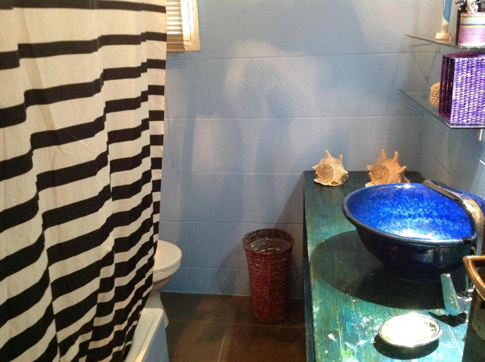 Bathroom 3, Malagueta Inn, Maputo