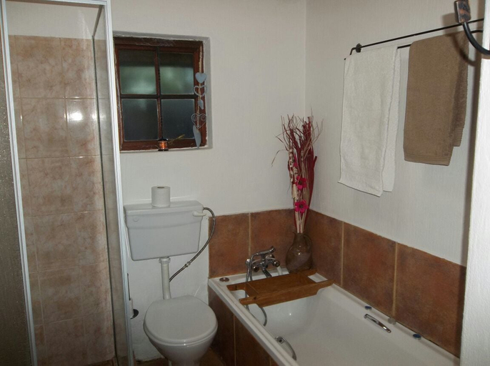 Bathroom 2, Gan Eden Guest Cottage, Waterberg