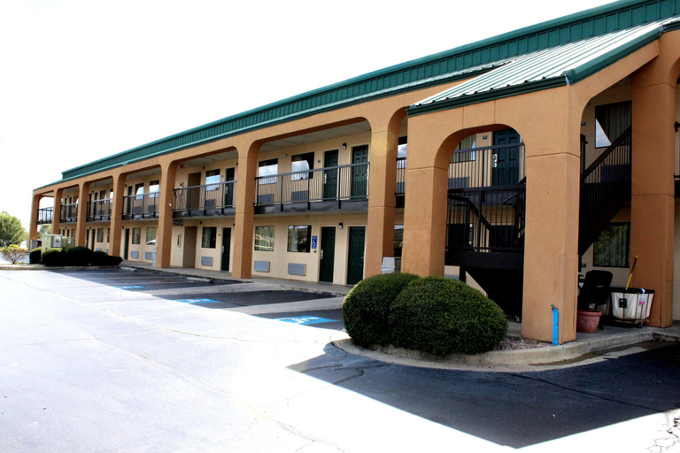 Exterior & Views 2, Quality Inn & Suites Dublin, Laurens