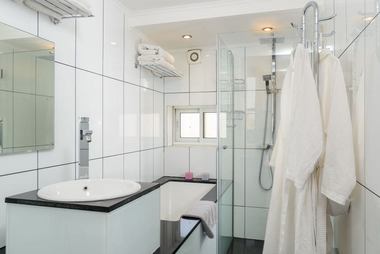 Bathroom 4, 3BR Apt Steps from Sea W Parking