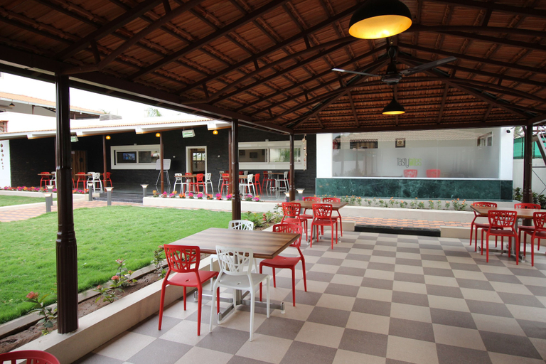 Food & Drinks 4, Hotel Majestique pune, Pune