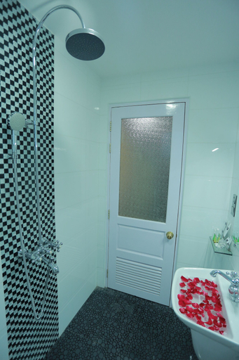 Bathroom 3, Silver City Hotel, Mandalay