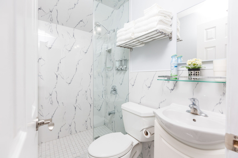 Bathroom 4, Applewood Suites - Chinatown Loft, Toronto