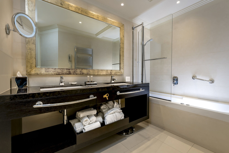 Bathroom 5, Hotel Ambasciatori, Rimini