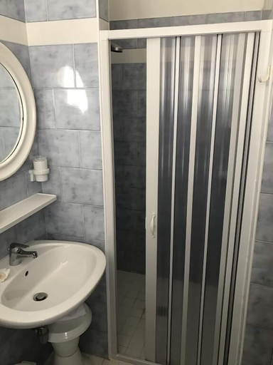Bathroom 4, Hotel Emma, Rimini