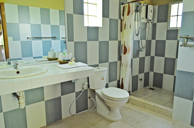 Bathroom 4, Atmaland Resort, Kaeb