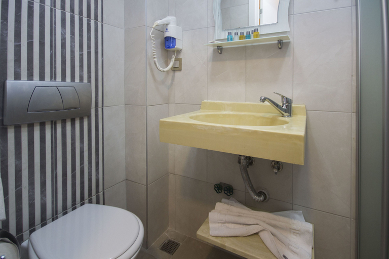 Bathroom 5, Bestur Hotel, Fatih