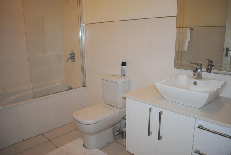 Bathroom 4, 86 Edison Guest Lodge, City of Johannesburg