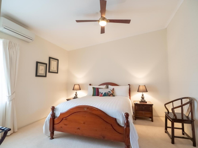Bedroom 2, Brigham House, Tumbarumba