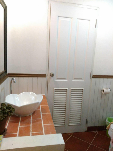 Bathroom 4, Varee Valley Resort and Restaurant, Ubol Ratana