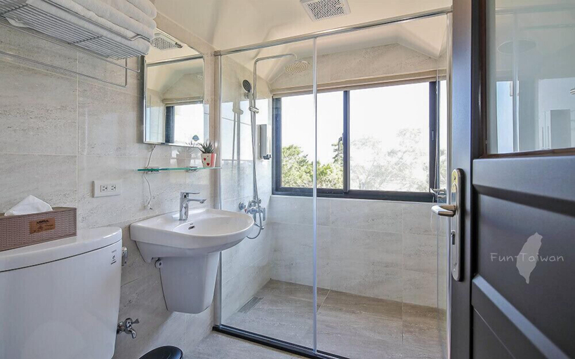 Bathroom 3, Monet Garden B&B, Yilan