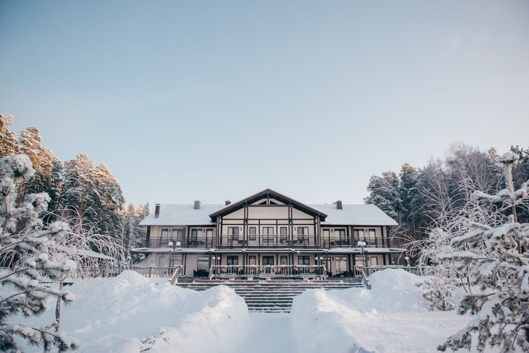 Exterior & Views