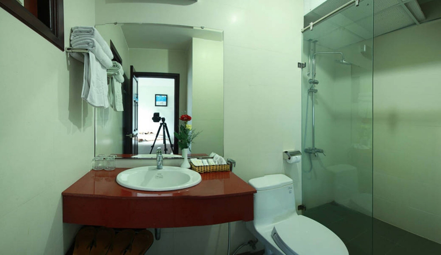 Bathroom 4, The Hill Station Boutique Hotel, Sa Pa
