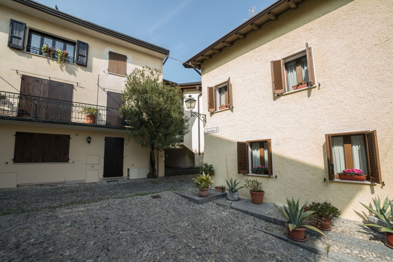 Exterior & Views 2, Bright Apartments Moniga - Castle Bells, Brescia