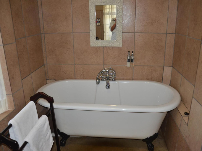 Bathroom 4, The Stoep Cafe, Ehlanzeni