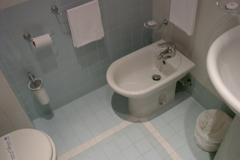 Bathroom 4, Gala, Pesaro E Urbino