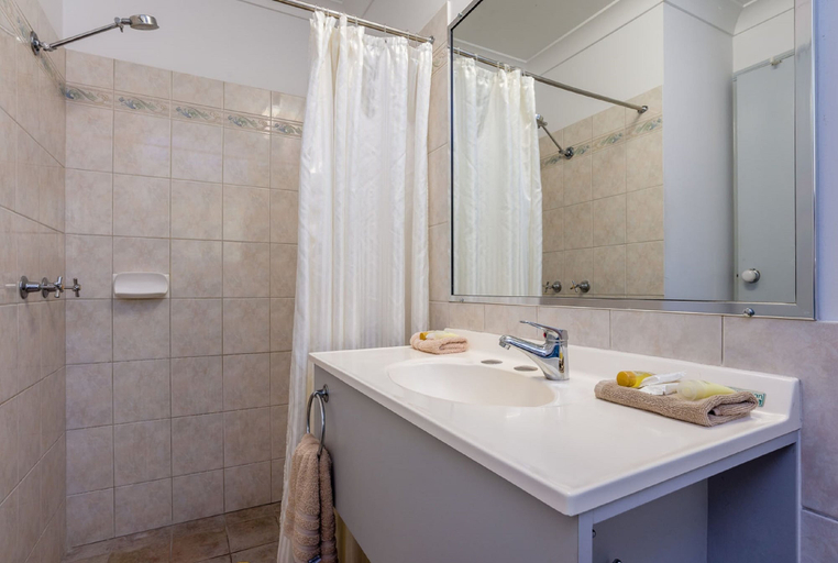 Bathroom 4, Aspley Carsel Motor Inn, Carseldine