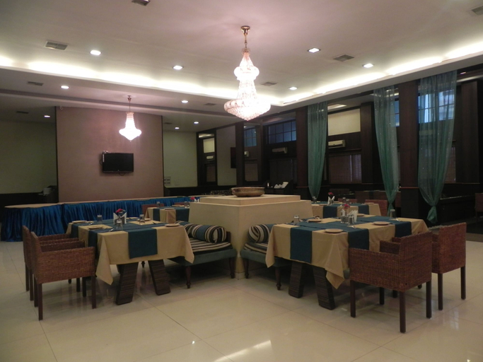 Food & Drinks 5, Hotel Reeva Suites, Ahmadnagar