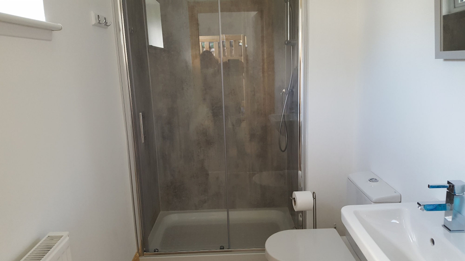 Bathroom 4, Helmsdale Lodge, Highland