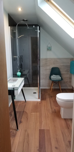 Bathroom 3, Dunshee, Highland