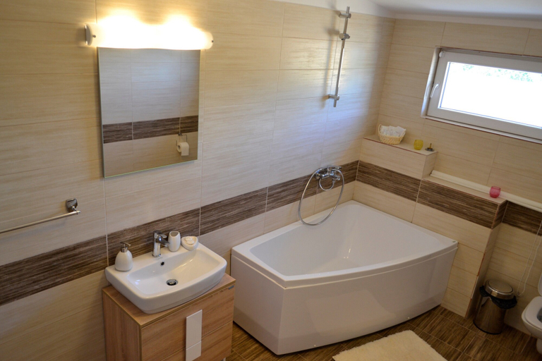Bathroom 4, Forest Retreat & Spa, Oveselu