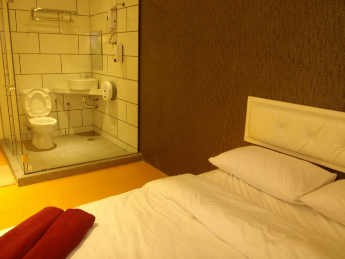 Bedroom 3, Hotel 77, Hulu Selangor