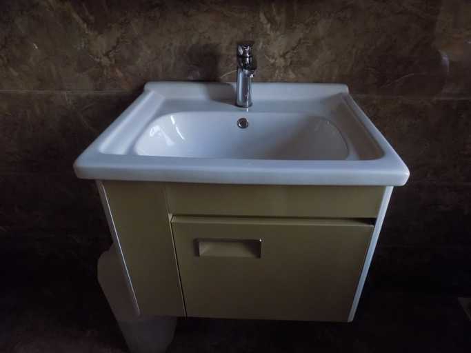 Bathroom 3, Swing Inn Motel, Igara