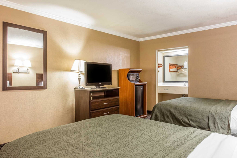 Bedroom 4, Quality Inn & Suites Ft. Jackson Maingate, Richland