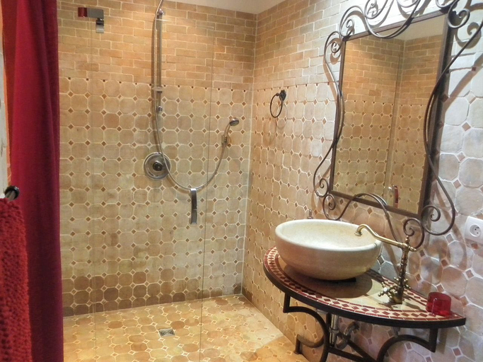 Bathroom 5, Chambres d'Hotes Belair, Haute-Garonne