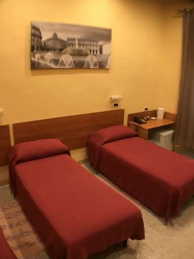 Bedroom 3, Albergo Parigi, Genova