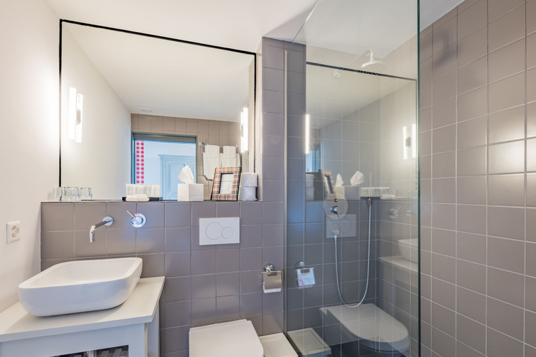 Bathroom 3, Rinderberg Lodge, Obersimmental