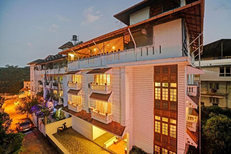 Exterior & Views