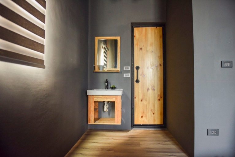 Others 5, Lugang Back Inn, Changhua