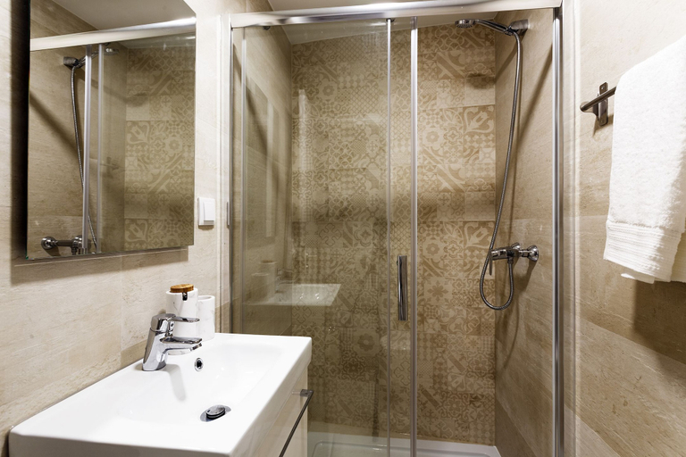 Bathroom 3, Alfama Premium Apartment, Lisbon