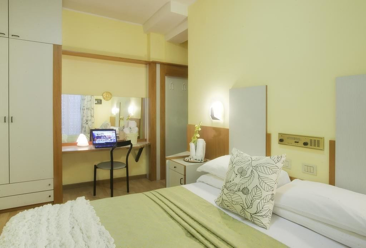 Bedroom 3, Hotel Bel Air, Rimini