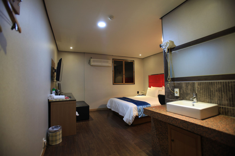 Bedroom 4, Chakan Hotel, Gunsan