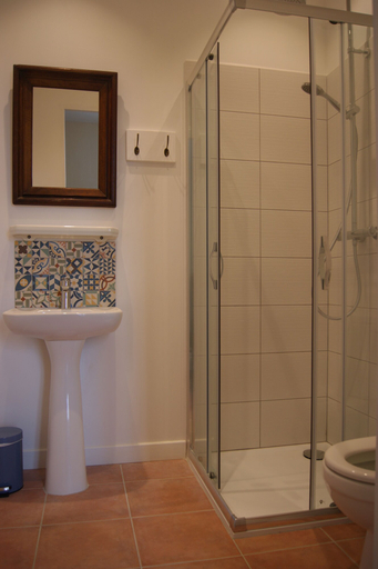 Bathroom 5, Le Petit Molière Chambres d'Hôtes, Hérault