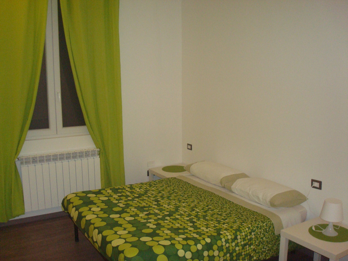 Bedroom 4, Green Bed Bergamo, Bergamo