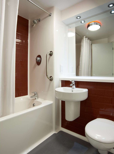 Bathroom, Travelodge Edinburgh Learmonth, Edinburgh