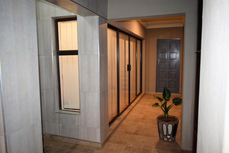 Others 5, Grey Oak Holiday House, Bulawayo