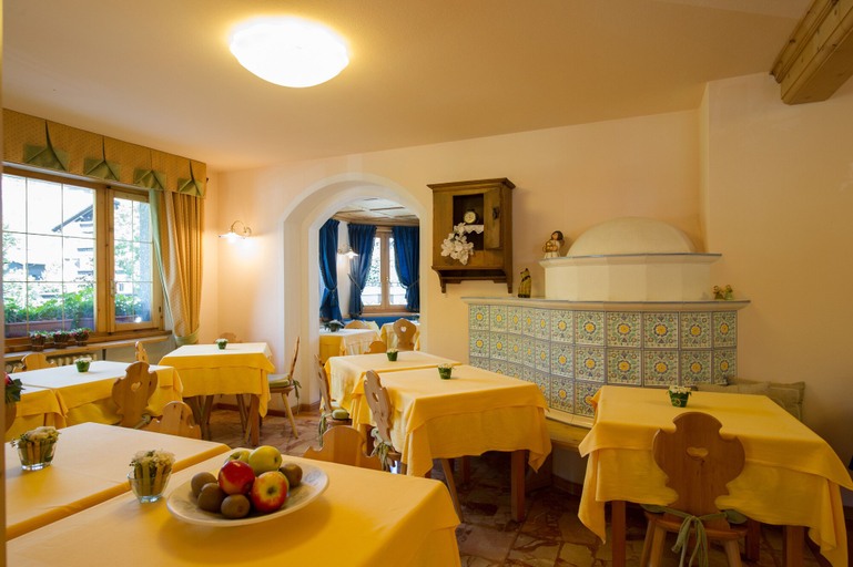 Food & Drinks 5, Meuble Cima Bianca Garni, Sondrio