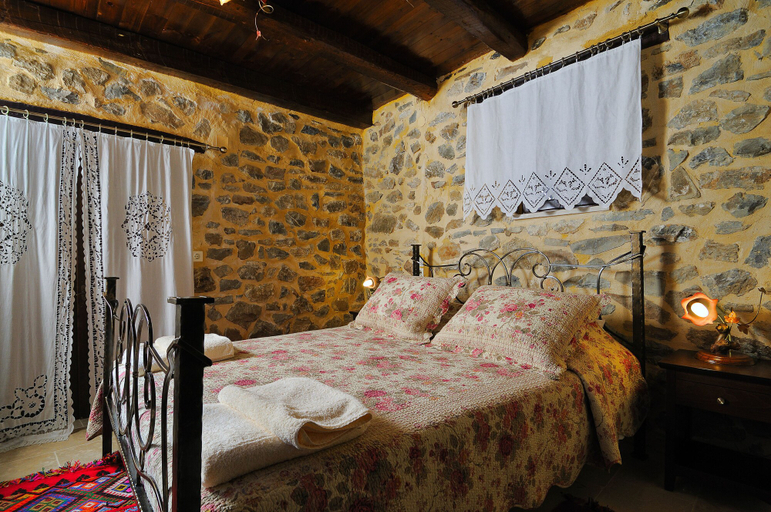 Bedroom 3, Thalori, Crete