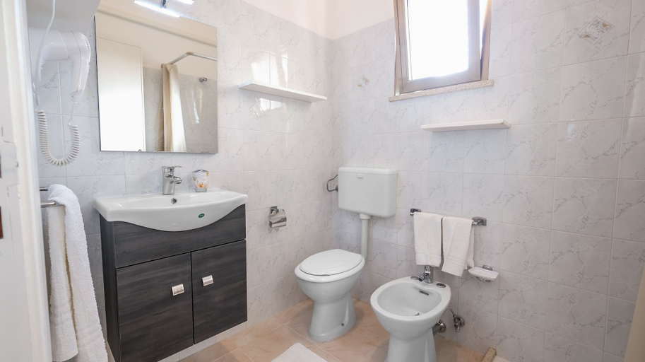 Bathroom 2, Apartment Mikao Torre Pali, Lecce