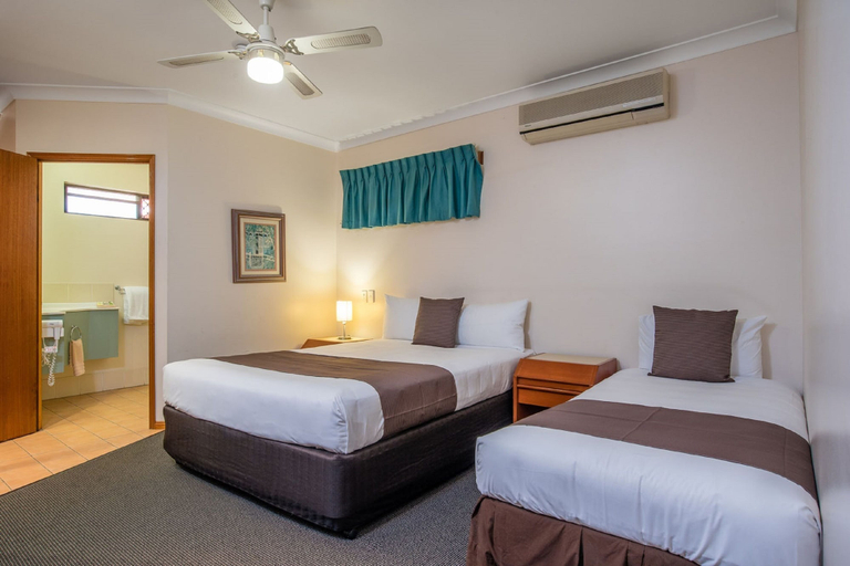 Bedroom 3, Aspley Carsel Motor Inn, Carseldine
