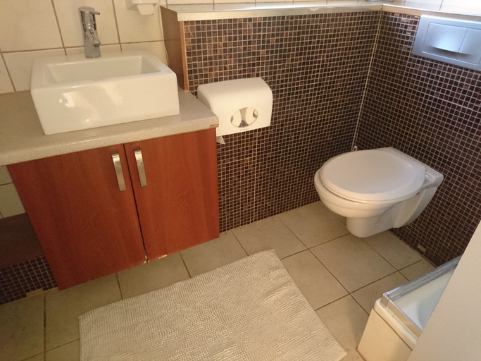 Bathroom 4, Alba Guesthouse, Reykjavík